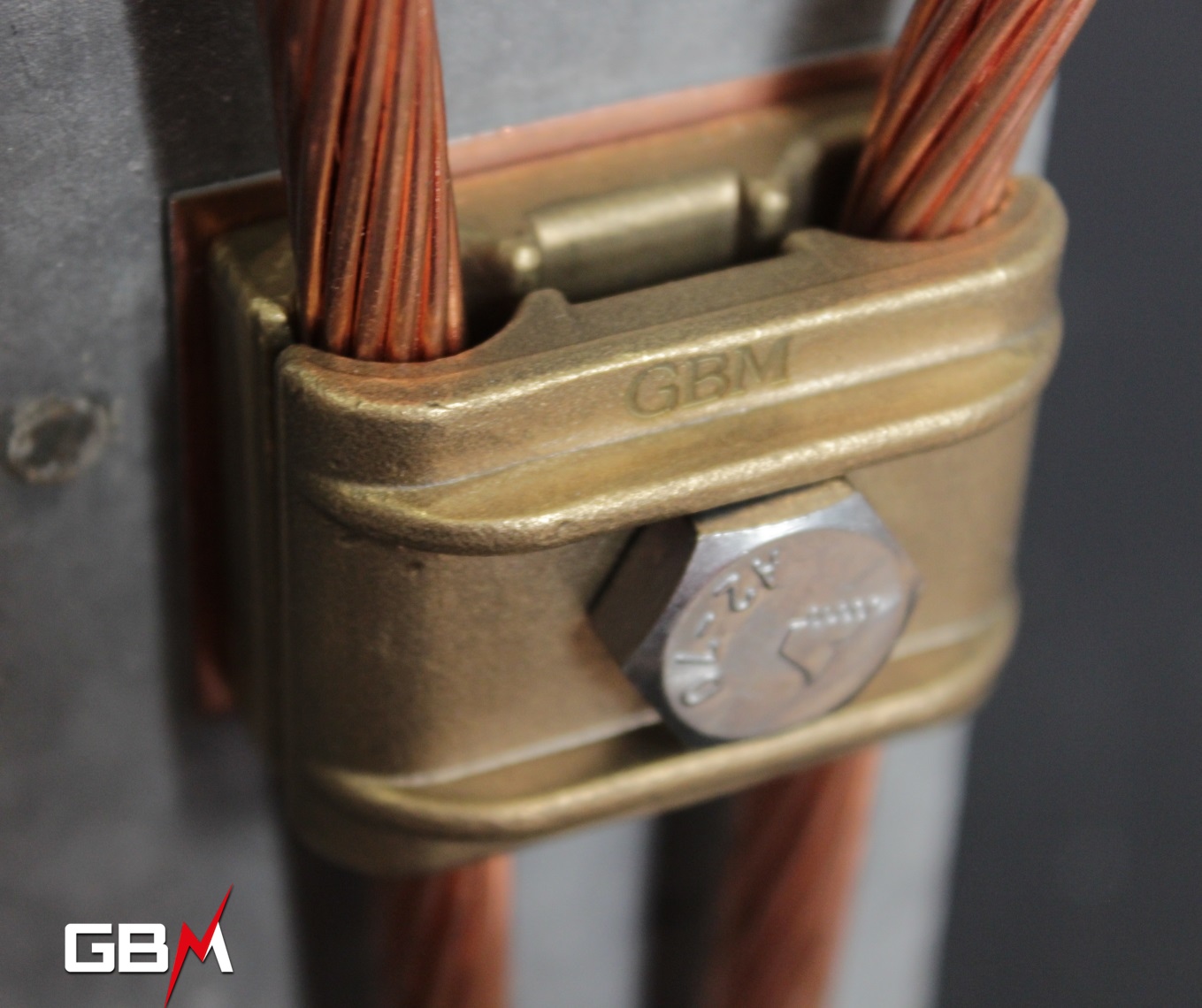 Mise à La Terre Charpente Métallique Sabot de terre simple pour câbles de 50 à 120mm², visserie en acier inoxydable - Sabot de terre - GBM France