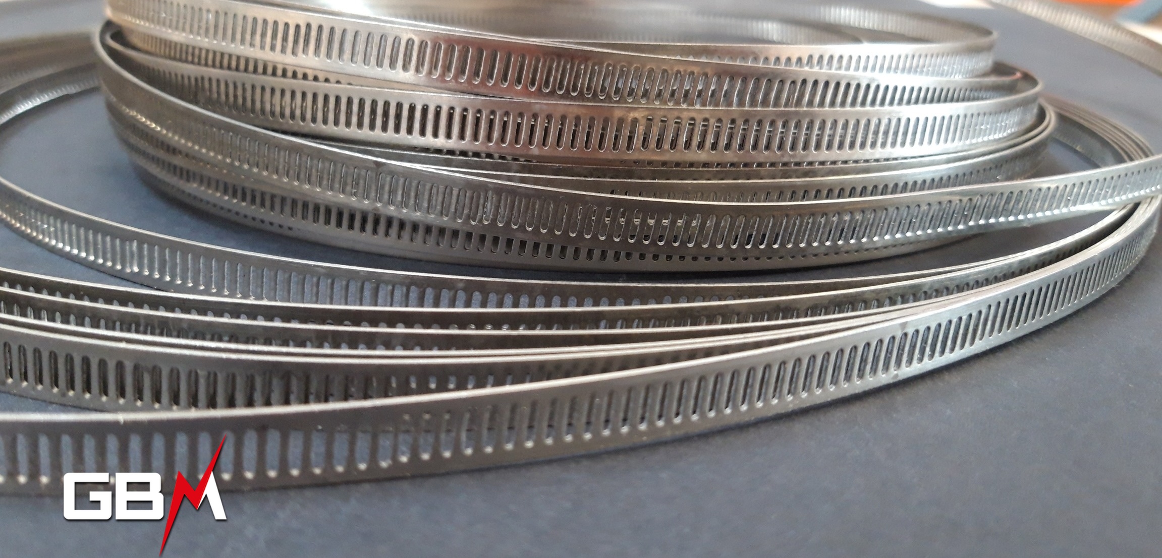 Collier de serrage Inox bande ajourée sans fin largeur 8 mm – bobine de 30m
