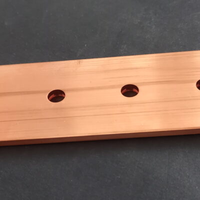 Barre cuivre perforée avec 4 trous pour visserie M8