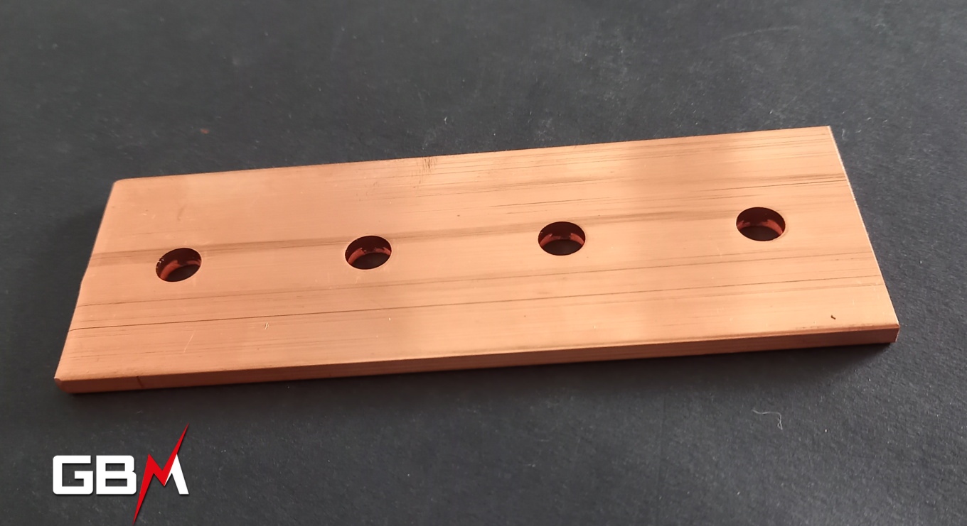 Barre cuivre perforée avec 4 trous pour visserie M8